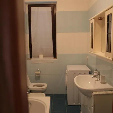 Apart Otel Lilli - *