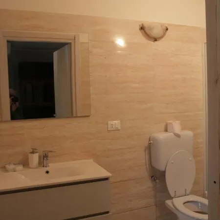 Apart Otel Lilli - *